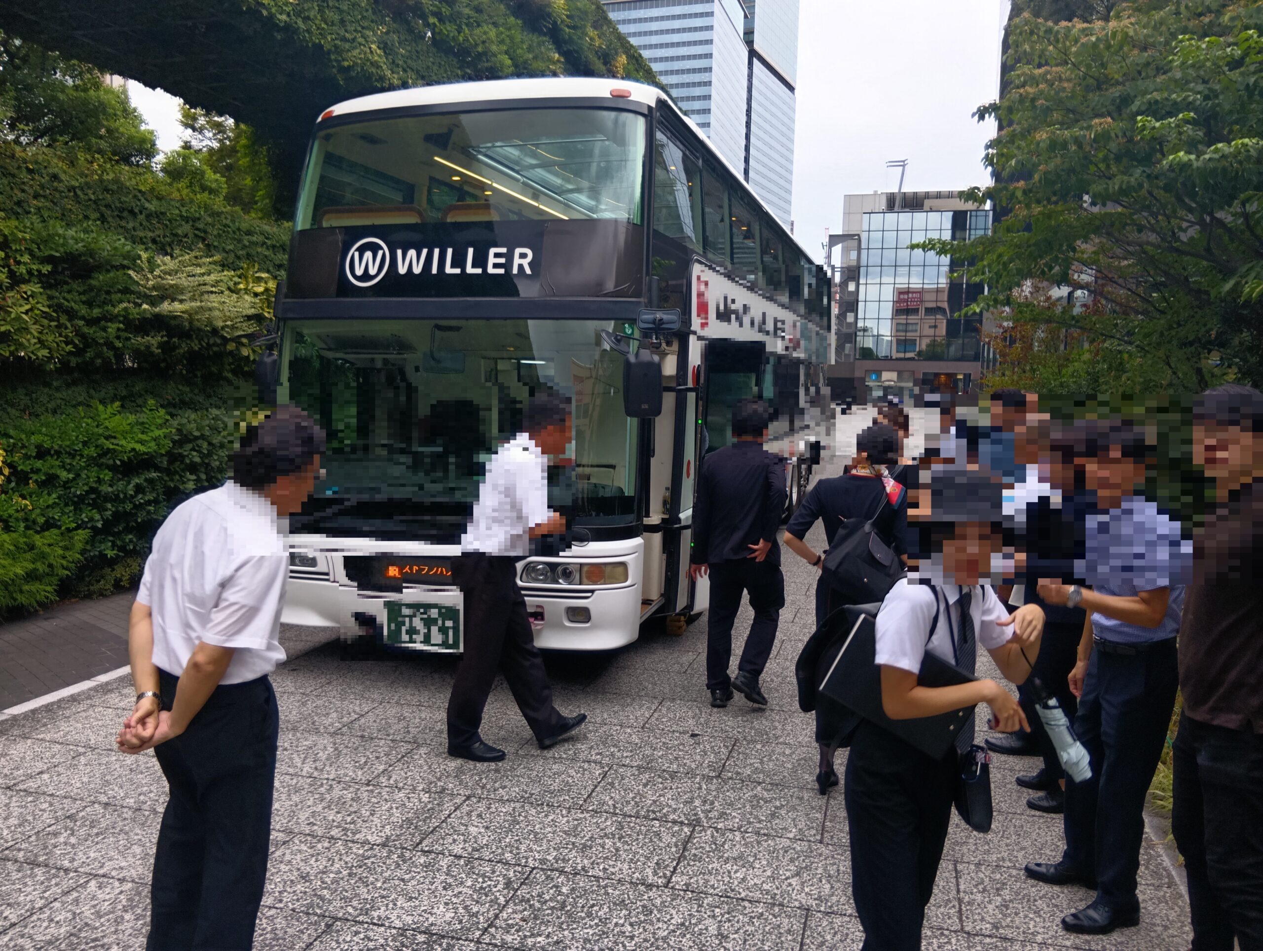航空会社×キャラクターバス　大阪・関西万博シャトルバス運行